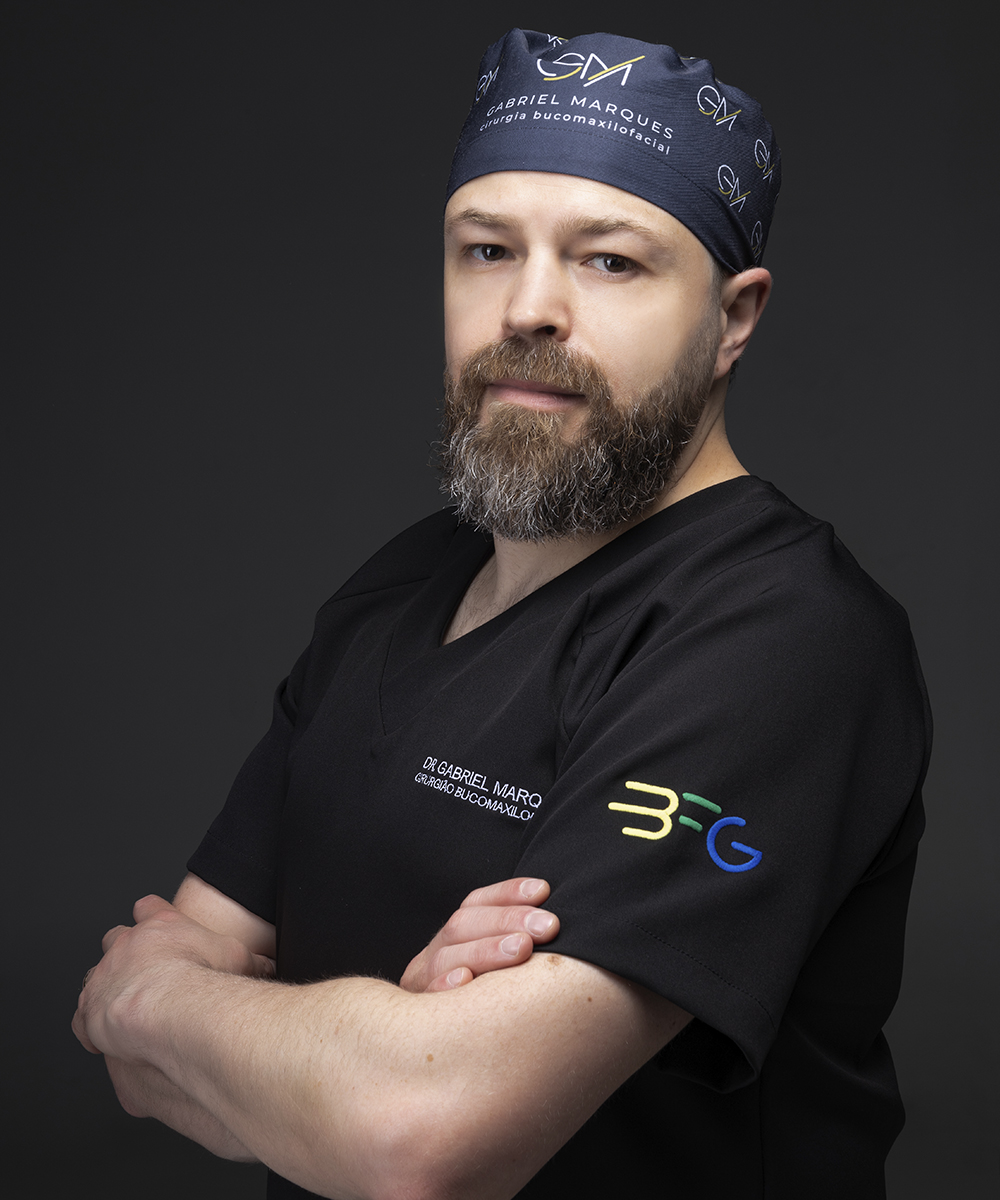Dr. Gabriel Marques - Cirurgião Bucomaxilofacial com mais de 20 anos de experiência